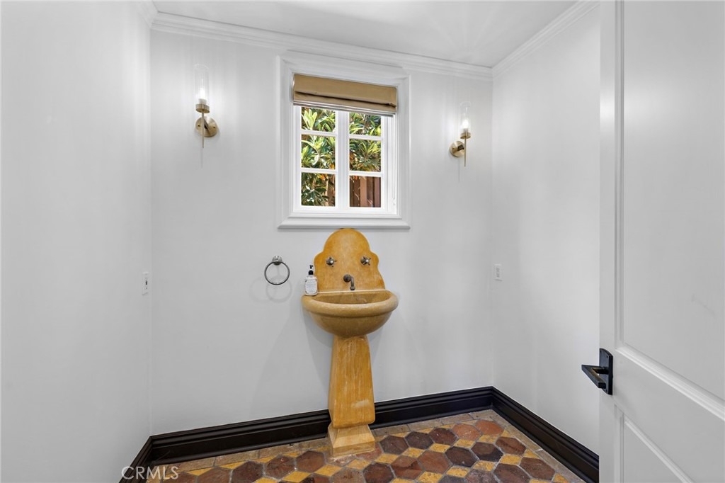 1316 Beverly Grove Place - Photo 3