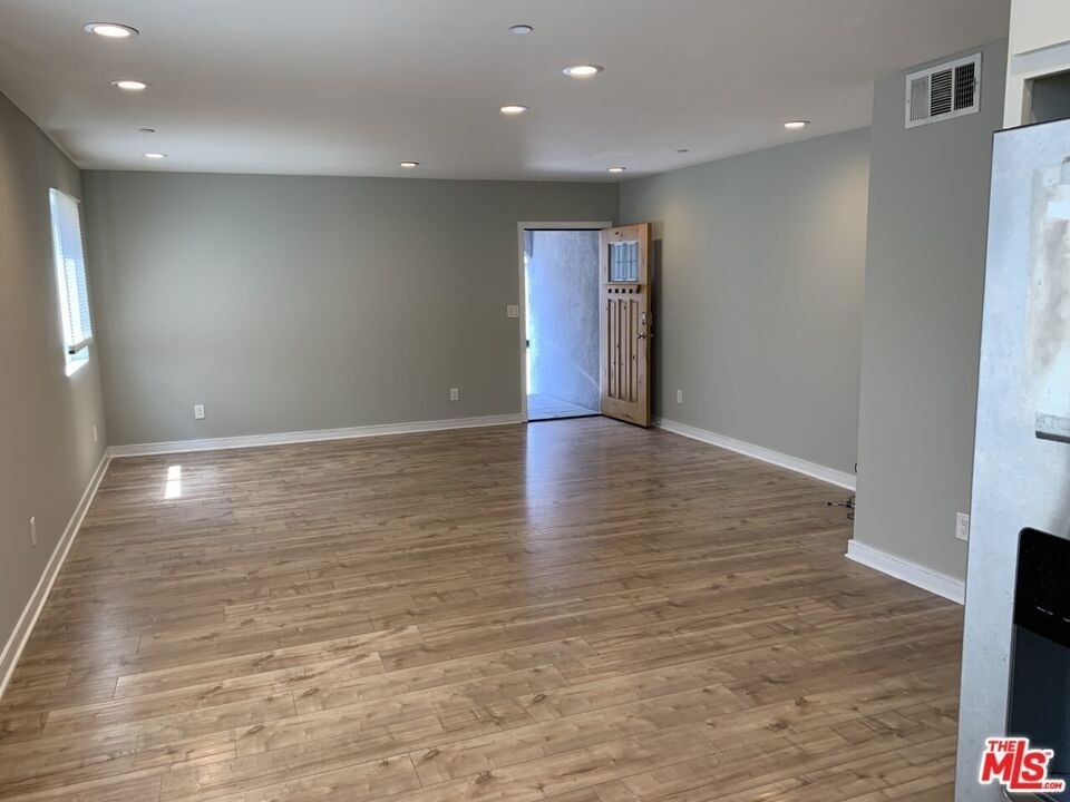 5526 Barton Avenue - Photo 12