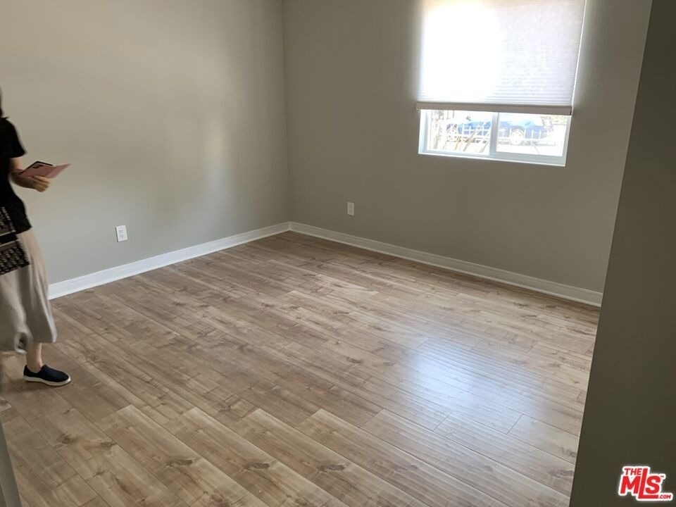 5526 Barton Avenue - Photo 6