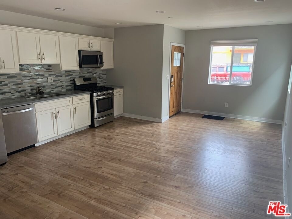 5526 Barton Avenue - Photo 3