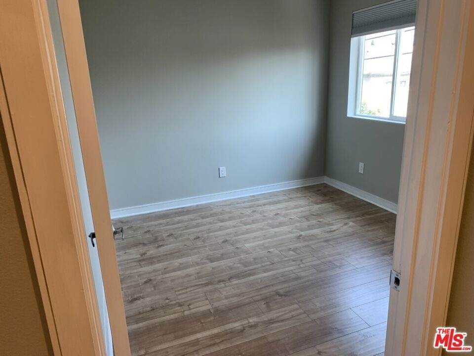 5526 Barton Avenue - Photo 13
