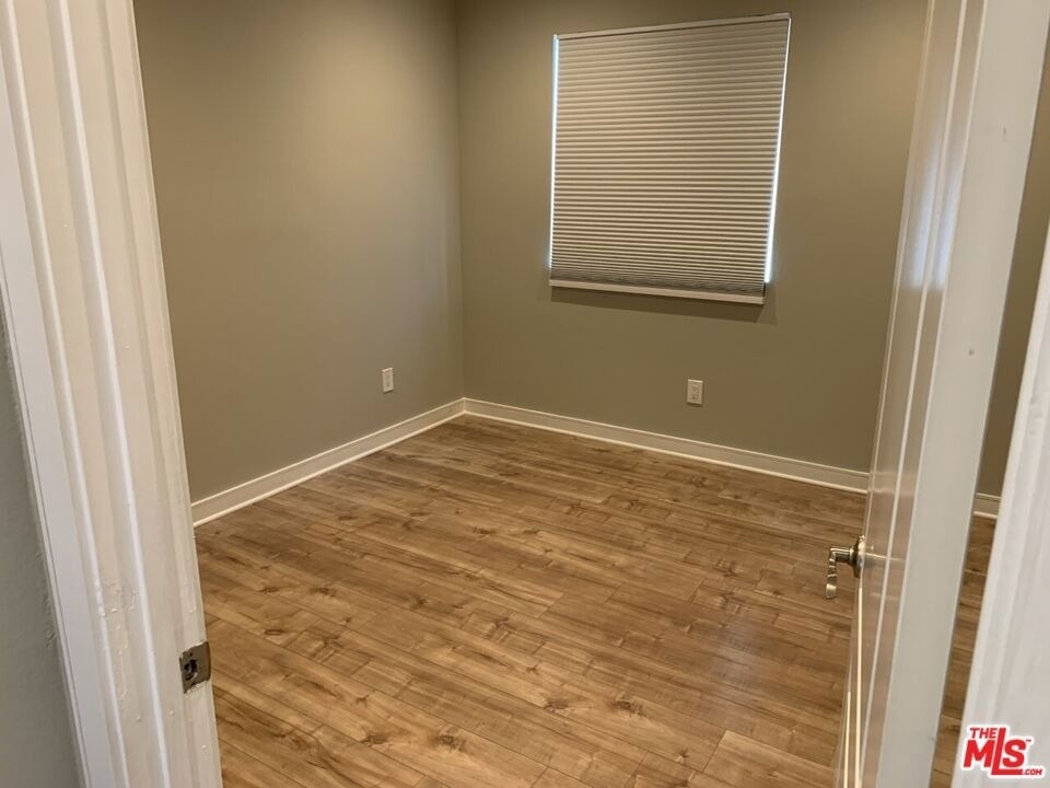 5526 Barton Avenue - Photo 14