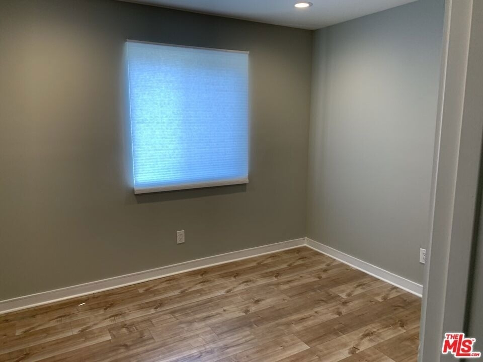 5526 Barton Avenue - Photo 11