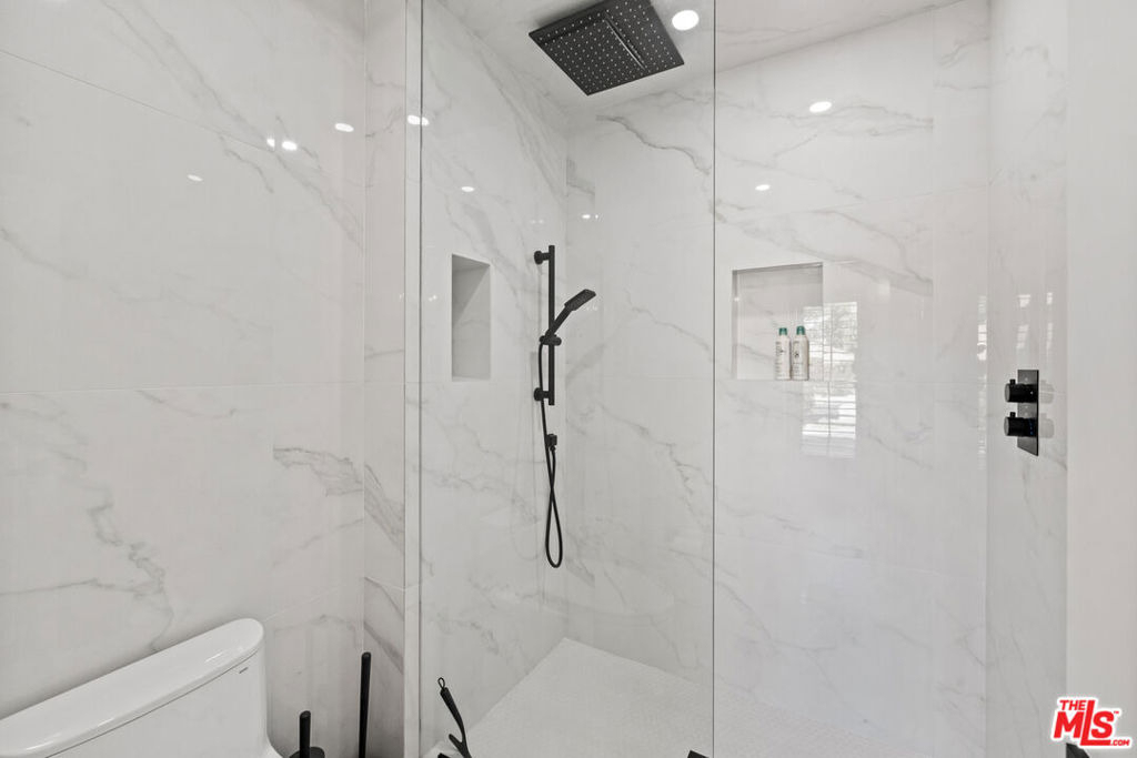 72417 Rolling Knolls Drive - Photo 14