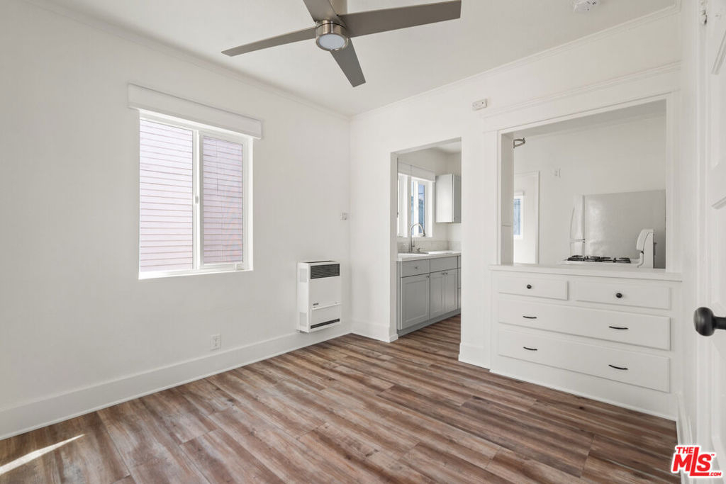932 1/2 California Avenue - Photo 2
