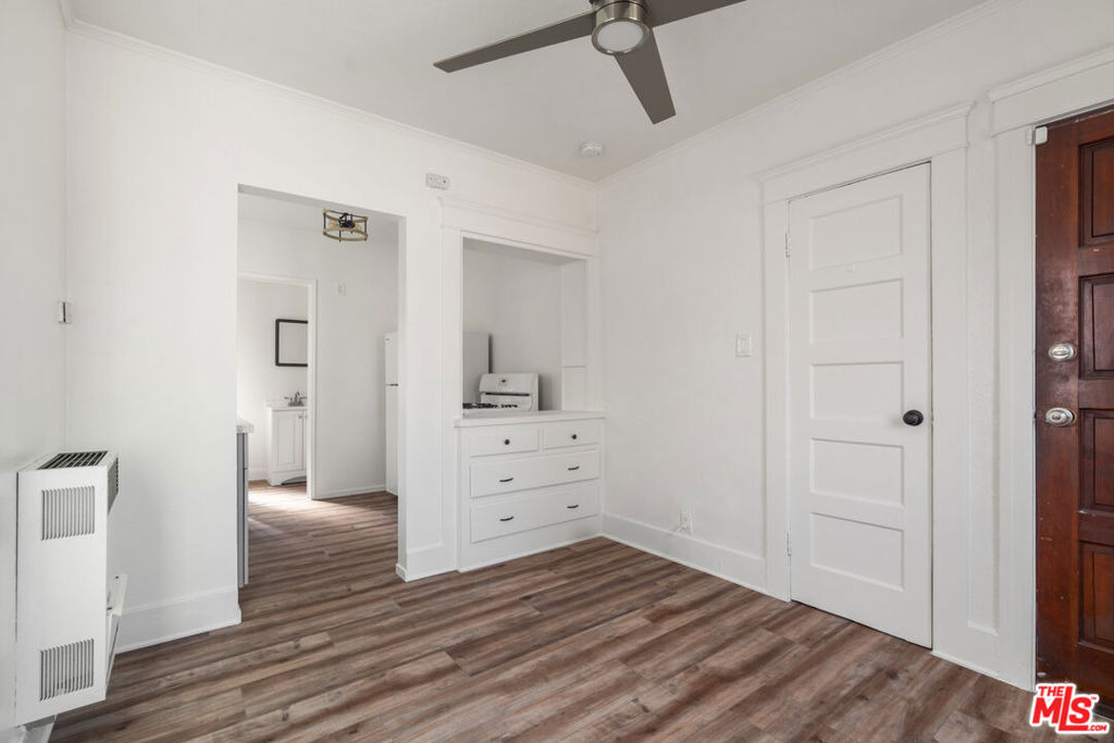 932 1/2 California Avenue - Photo 5