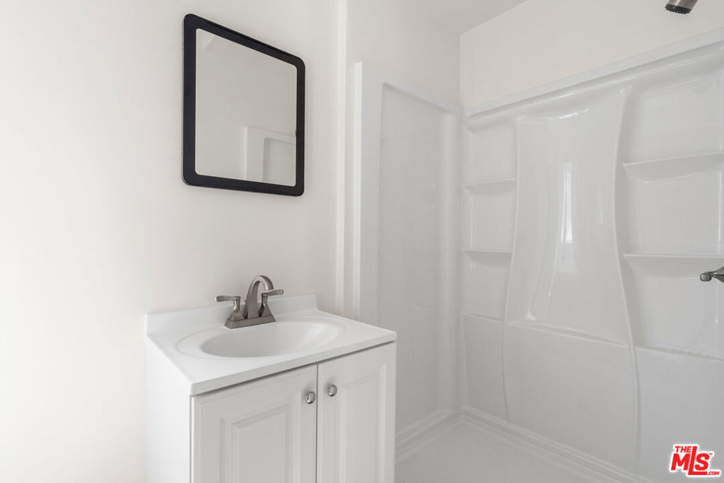 932 1/2 California Avenue - Photo 9