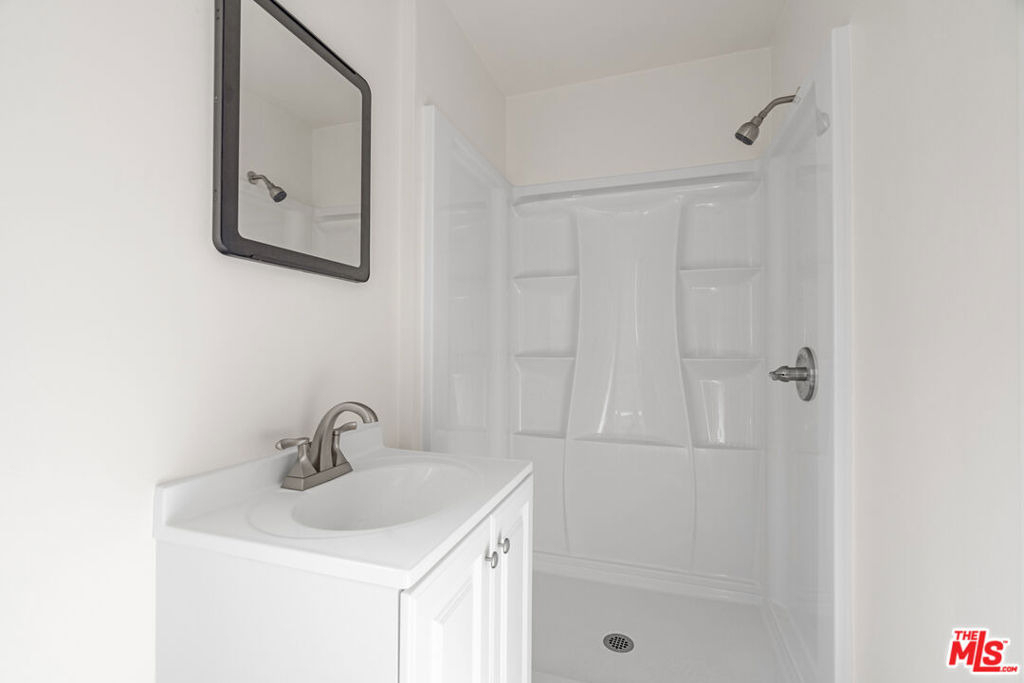 932 1/2 California Avenue - Photo 10
