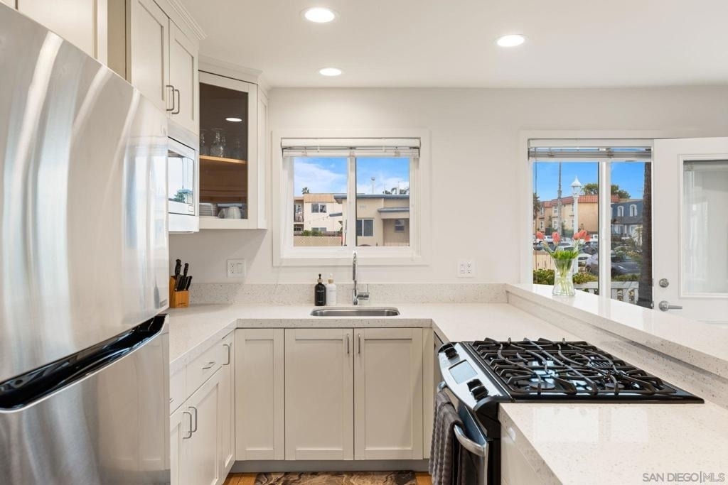 5112 Saratoga Ave - Photo 10