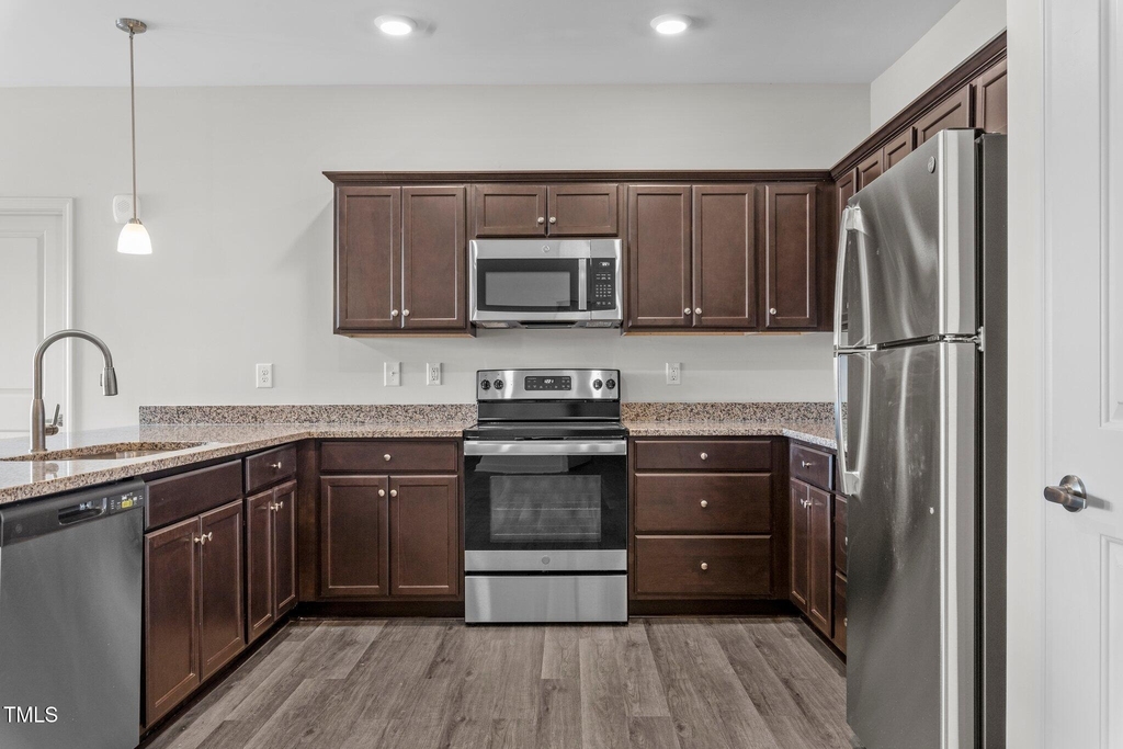 170 Grove Circle - Photo 5