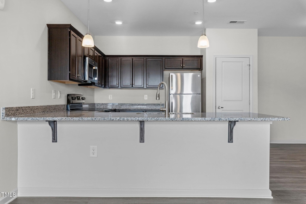 170 Grove Circle - Photo 8