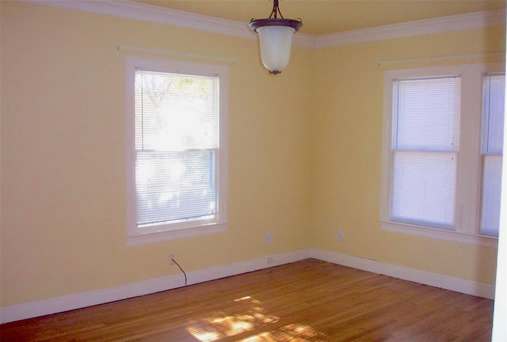 2718 E 22nd St - Photo 1