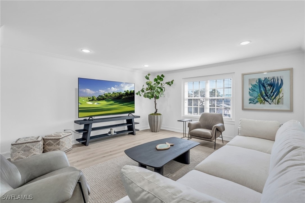 271 Broad Avenue S - Photo 1