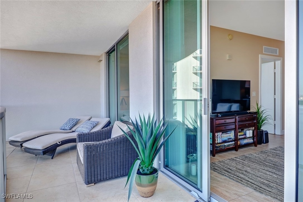 3000 Oasis Grand Boulevard - Photo 4