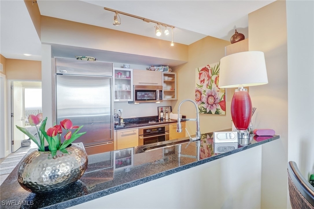 3000 Oasis Grand Boulevard - Photo 9