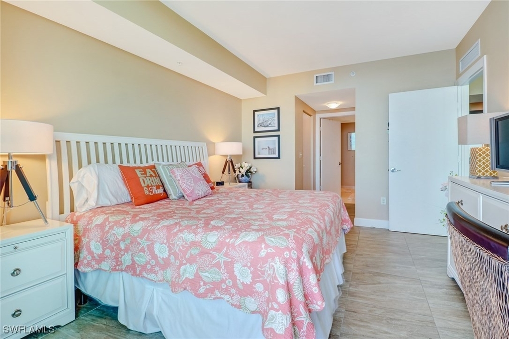 3000 Oasis Grand Boulevard - Photo 12
