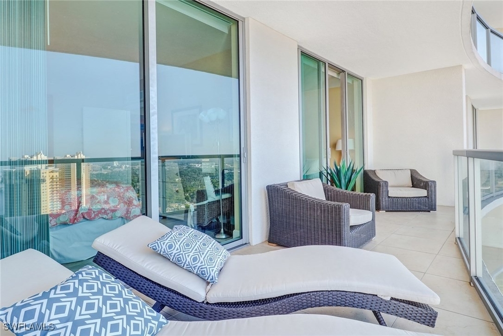 3000 Oasis Grand Boulevard - Photo 3