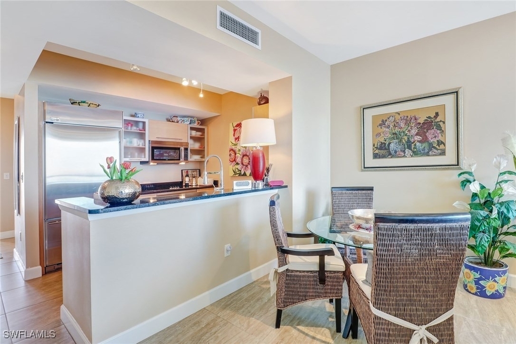 3000 Oasis Grand Boulevard - Photo 7