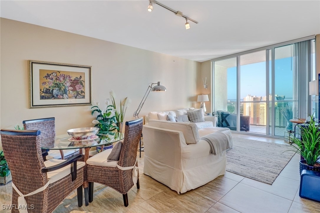 3000 Oasis Grand Boulevard - Photo 5