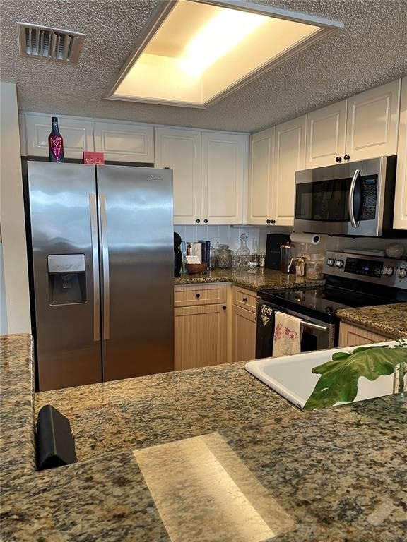323 Madeira Circle - Photo 3