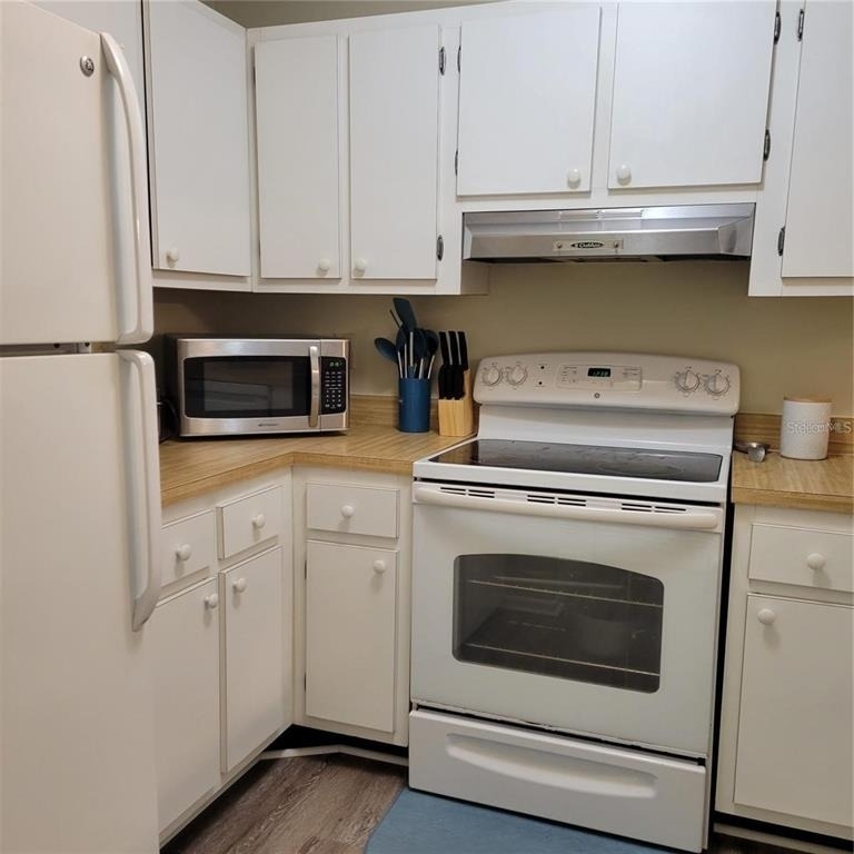 3275 Beneva Road - Photo 2
