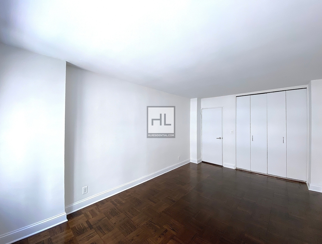 East 56th Street - Photo 3