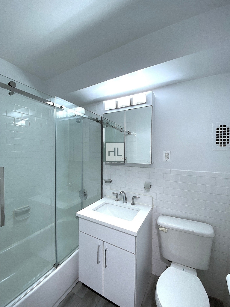 East 56th Street - Photo 4