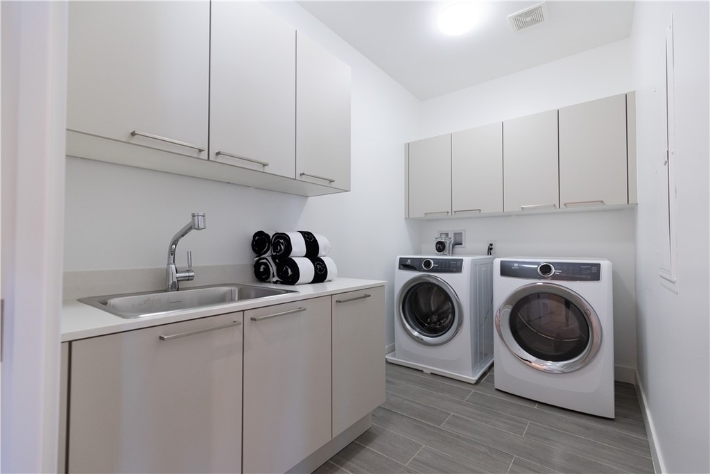 2210 Newport Boulevard - Photo 15