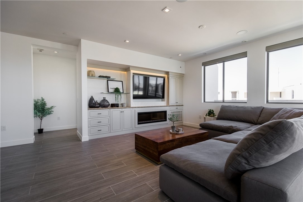 2210 Newport Boulevard - Photo 3