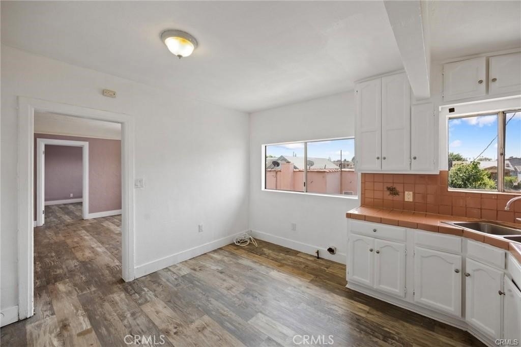 845 W 75th Street - Photo 5