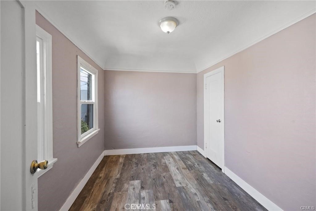 845 W 75th Street - Photo 7