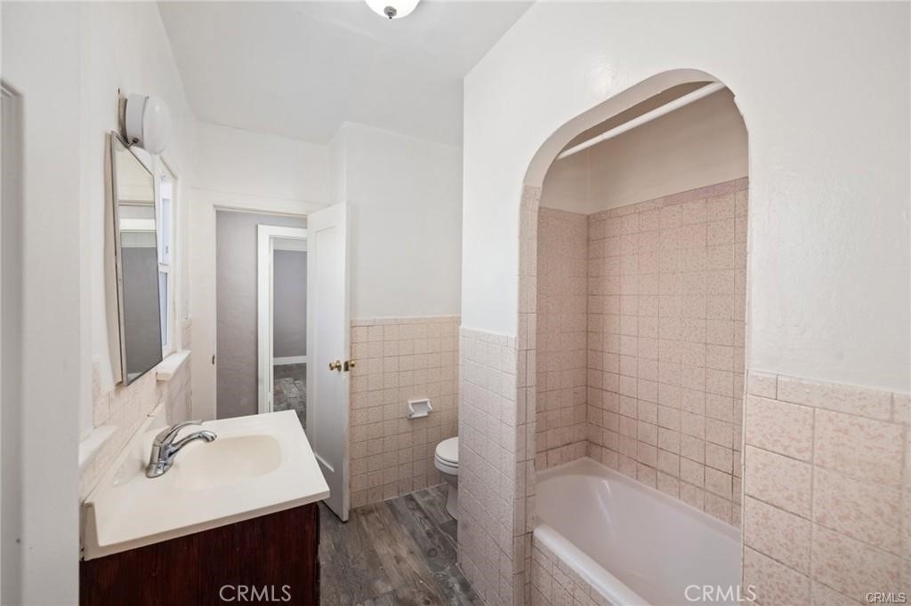 845 W 75th Street - Photo 1