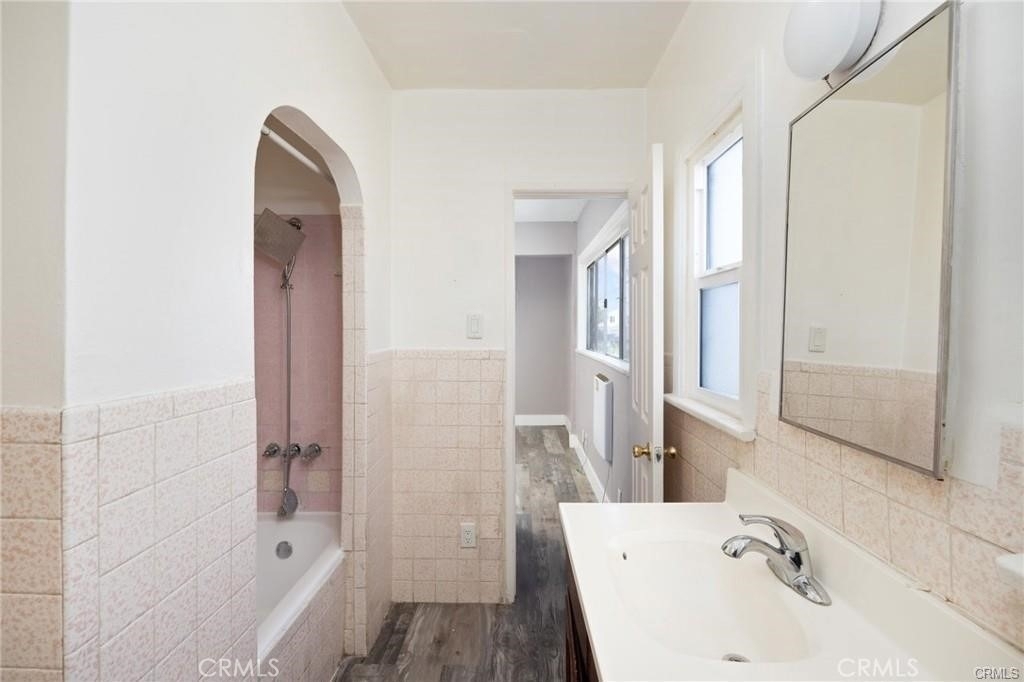 845 W 75th Street - Photo 2