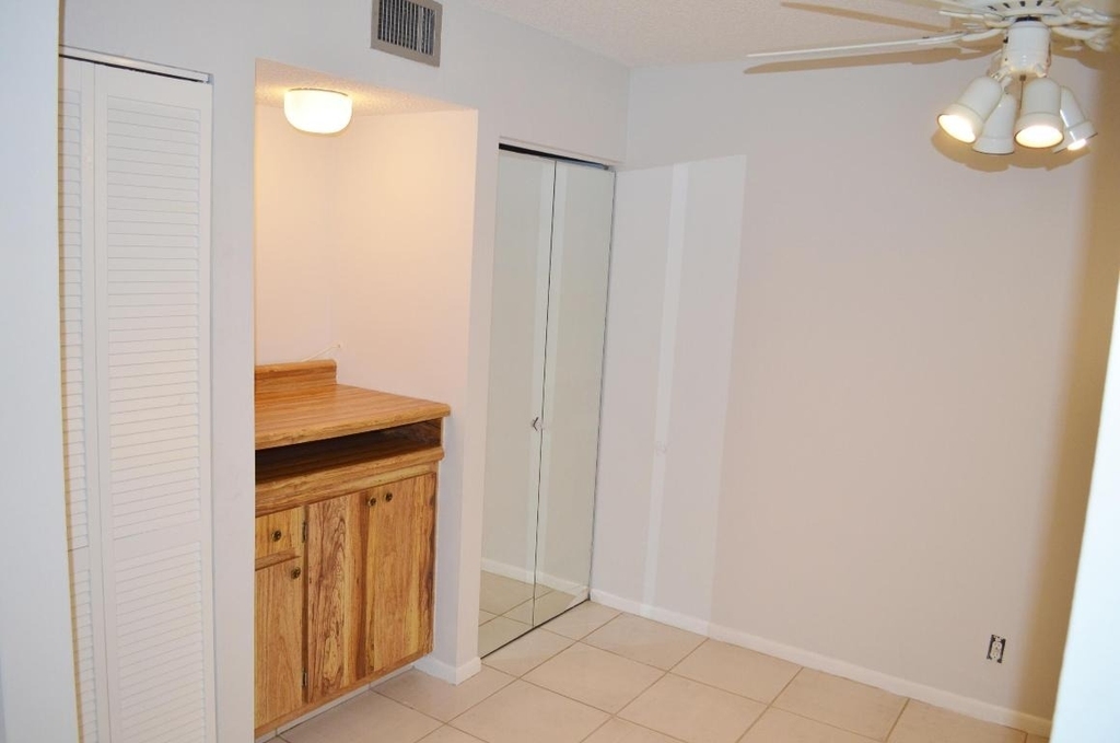 5220 Las Verdes Circle - Photo 10