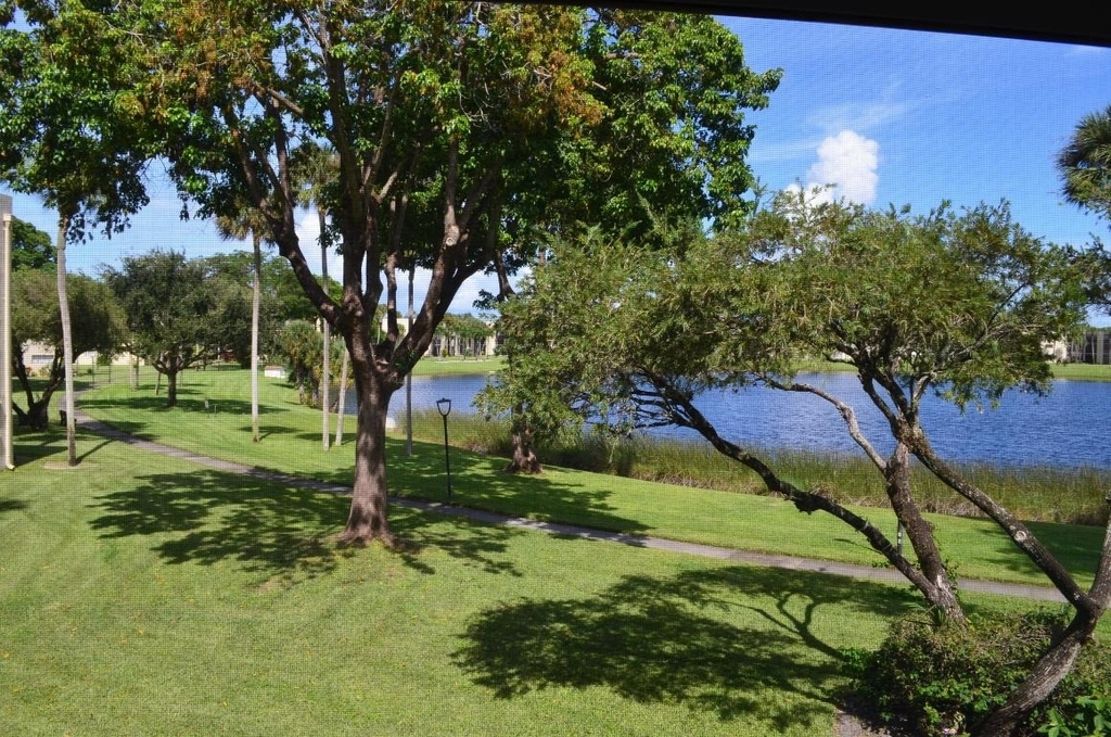 5220 Las Verdes Circle - Photo 2