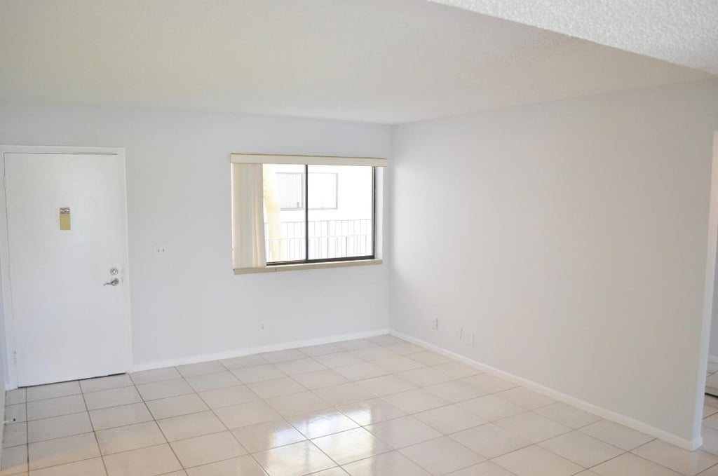 5220 Las Verdes Circle - Photo 8