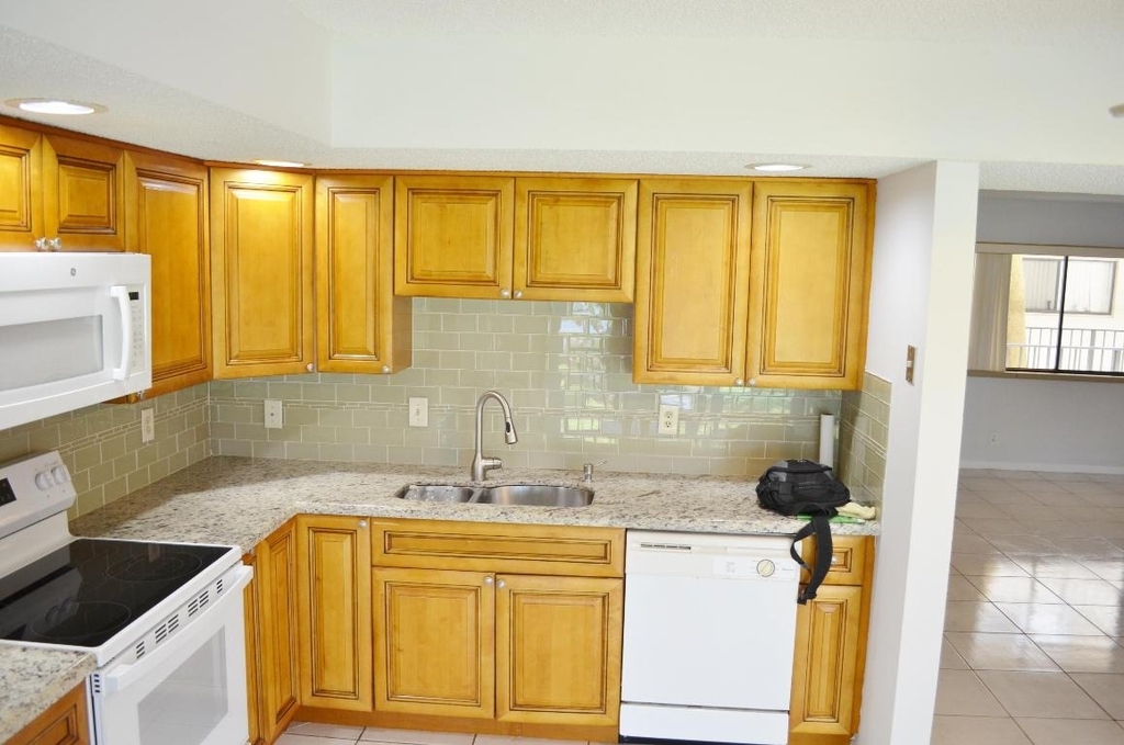 5220 Las Verdes Circle - Photo 5