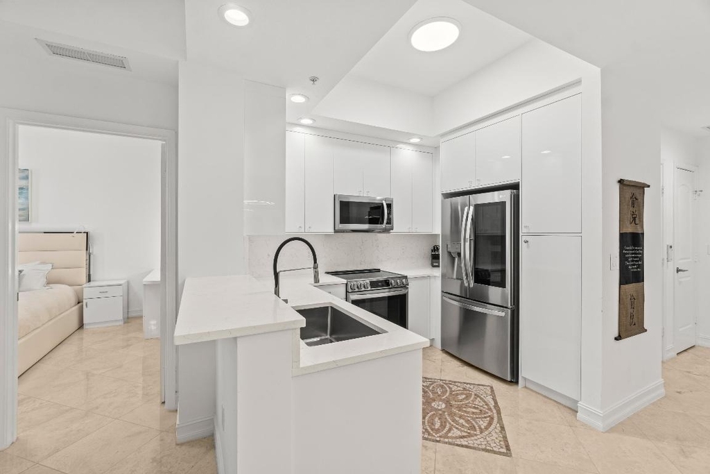 701 S Olive Avenue - Photo 0