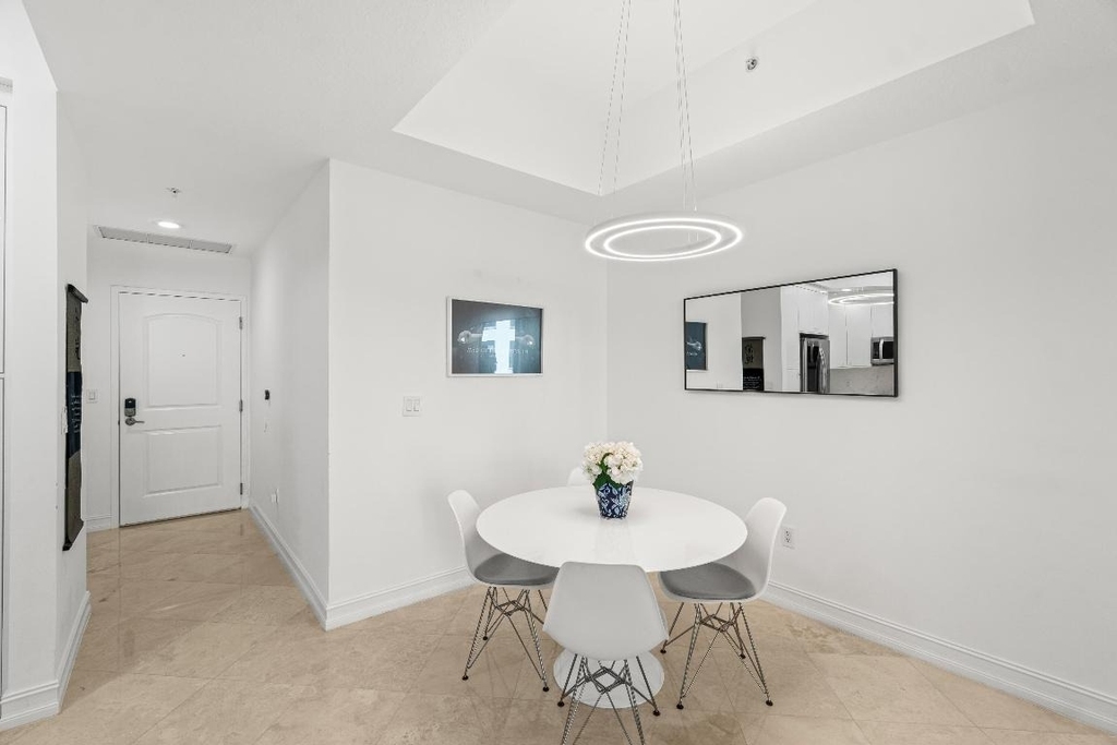 701 S Olive Avenue - Photo 2