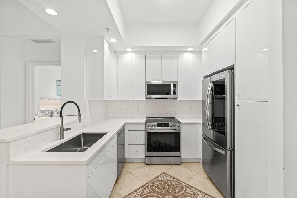 701 S Olive Avenue - Photo 1