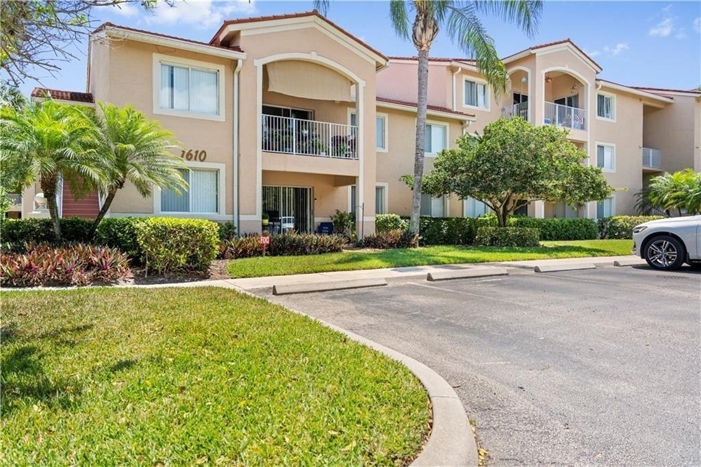 1610 N 42nd Circle - Photo 0