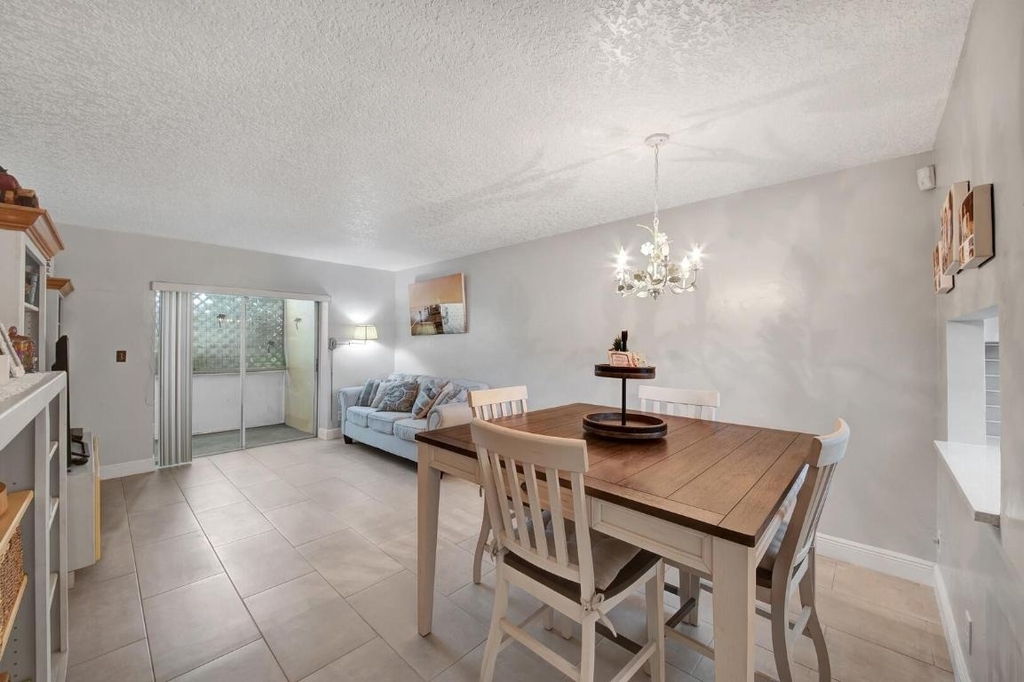 2812 S Garden Drive - Photo 4