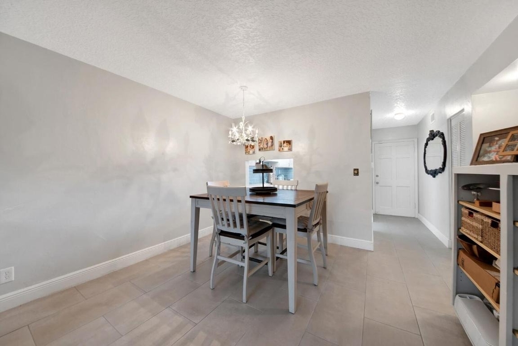 2812 S Garden Drive - Photo 5