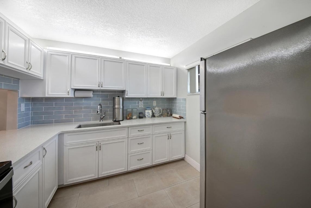 2812 S Garden Drive - Photo 7