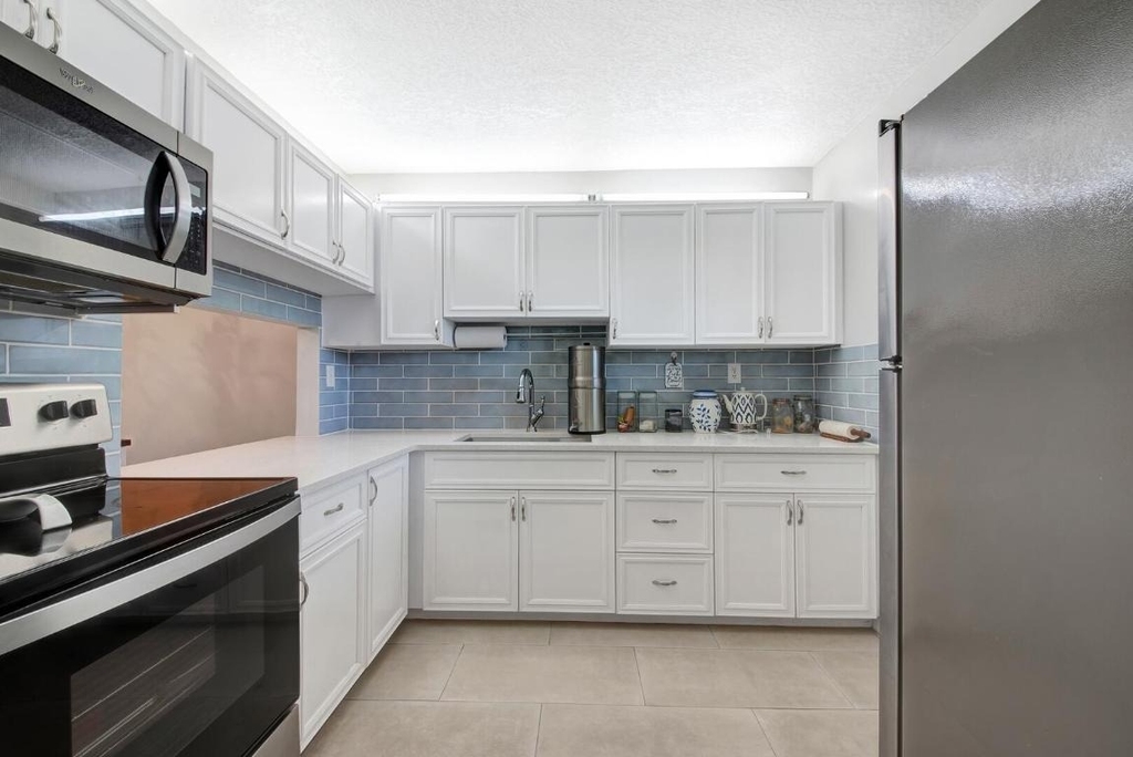 2812 S Garden Drive - Photo 11
