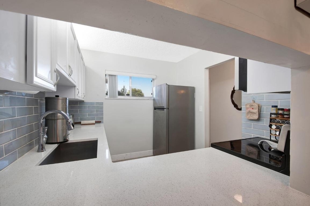 2812 S Garden Drive - Photo 12