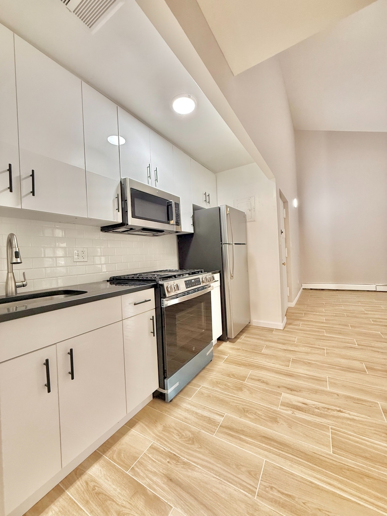 76-16 Grand Central Parkway - Photo 1