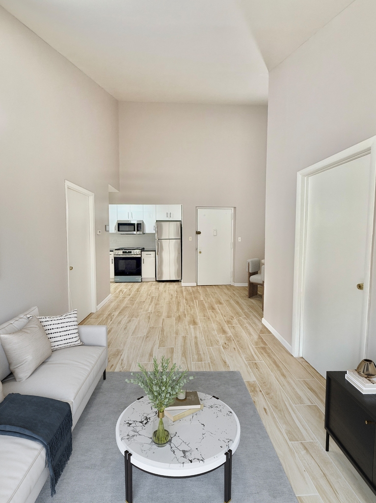 76-16 Grand Central Parkway - Photo 2