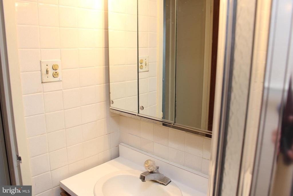 1030 E Lancaster Avenue - Photo 7