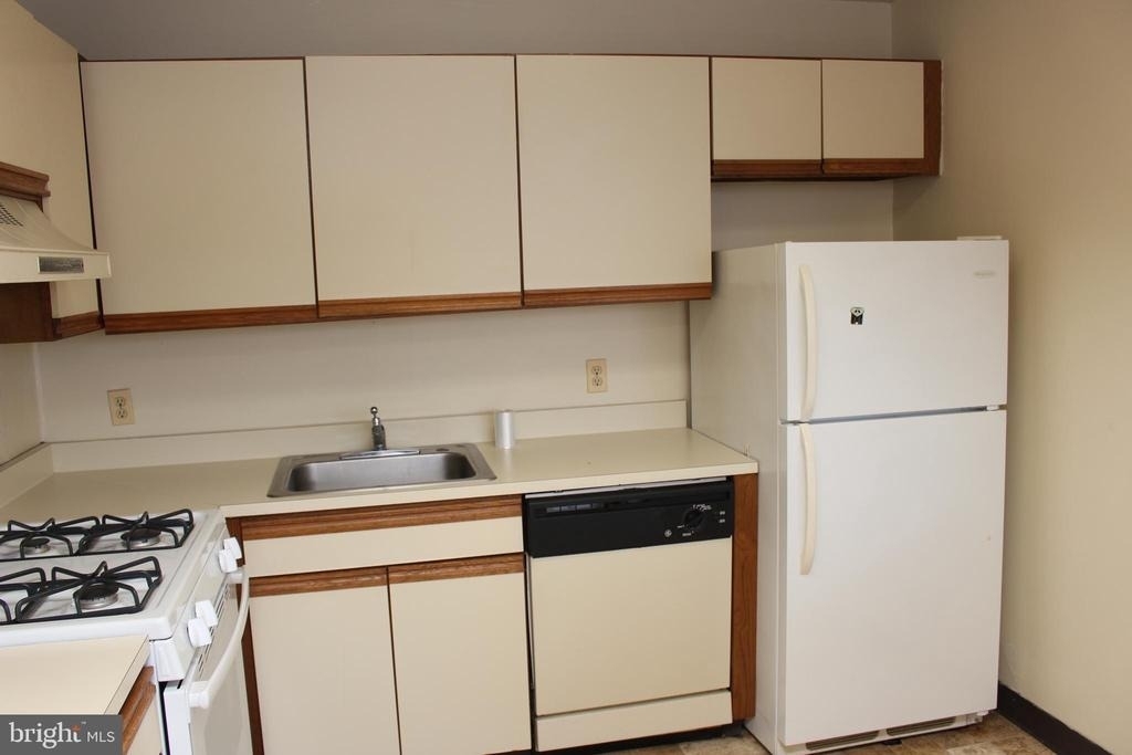 1030 E Lancaster Avenue - Photo 11